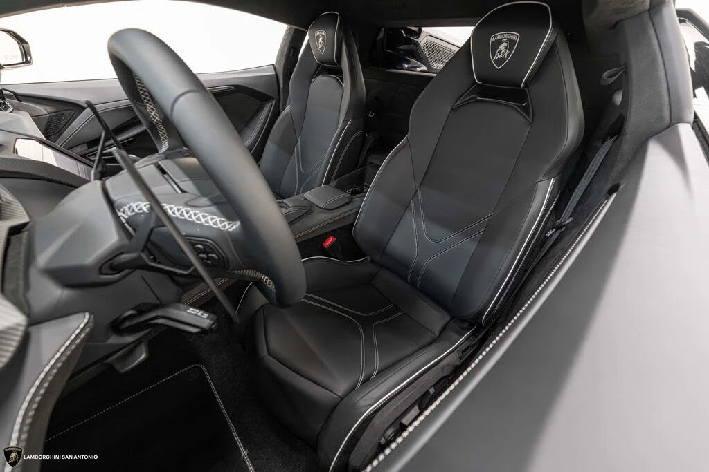 2026 Lamborghini Revuelto - Image 23 of 31