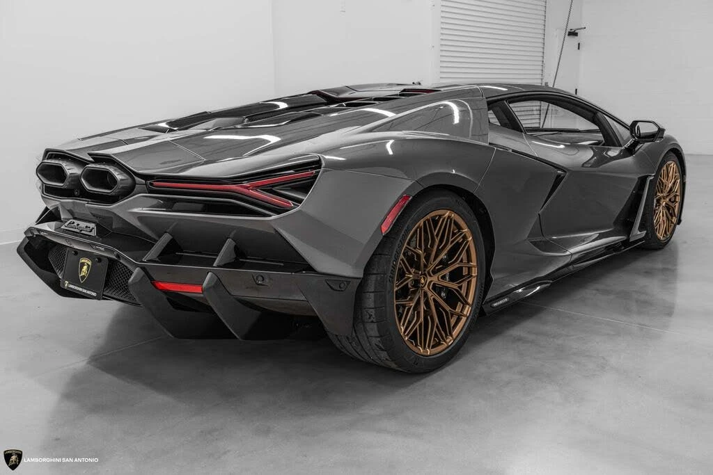 2026 Lamborghini Revuelto - Image 21 of 31