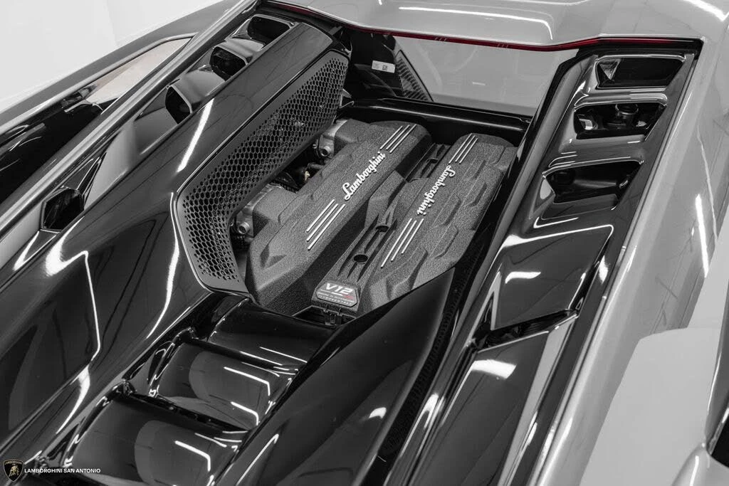 2026 Lamborghini Revuelto - Image 20 of 31
