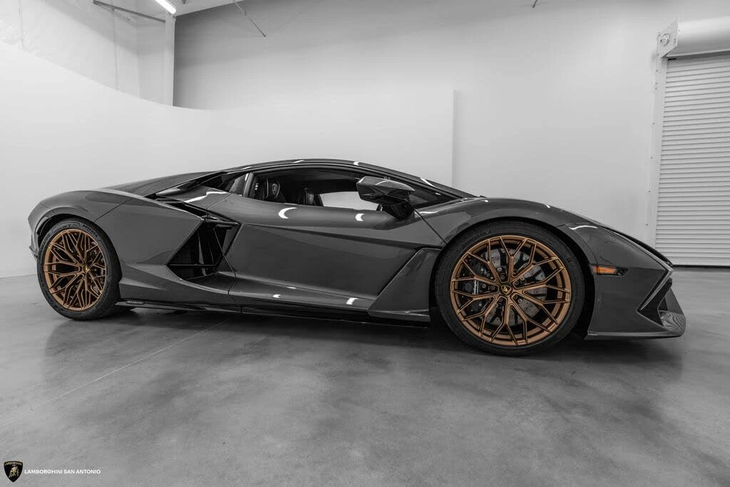 2026 Lamborghini Revuelto - Image 5 of 31