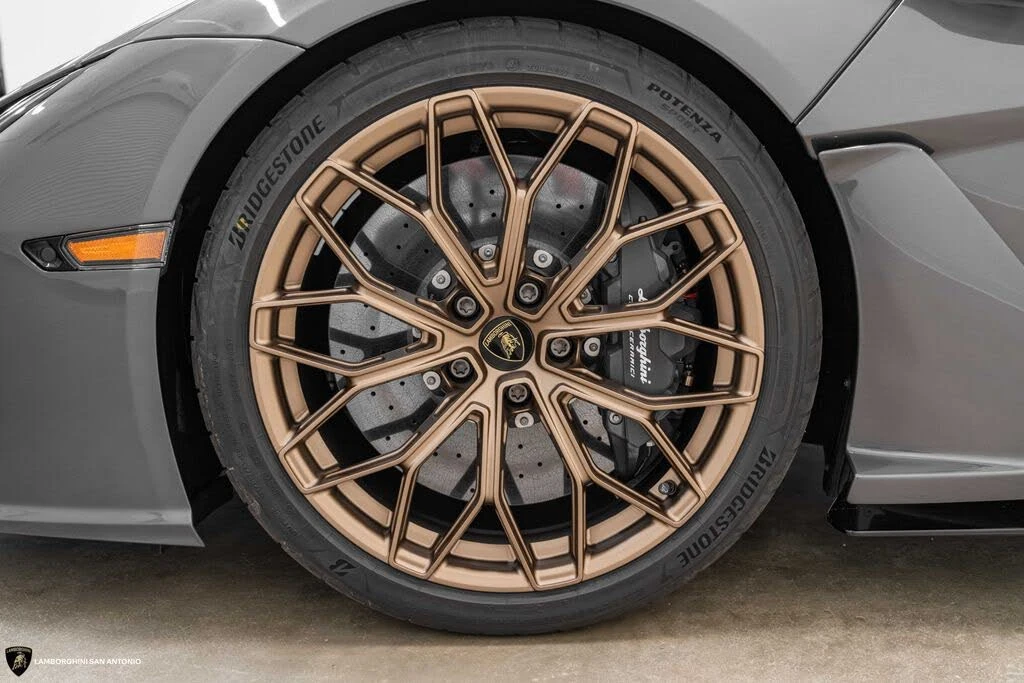 2026 Lamborghini Revuelto - Image 6 of 31