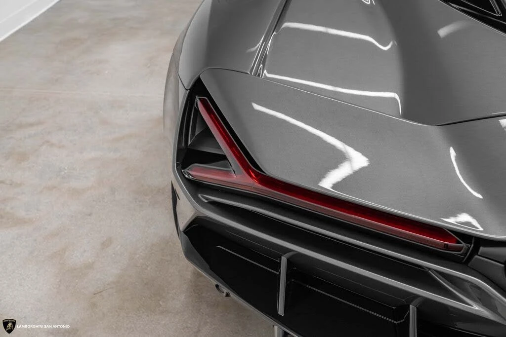 2026 Lamborghini Revuelto - Image 18 of 31