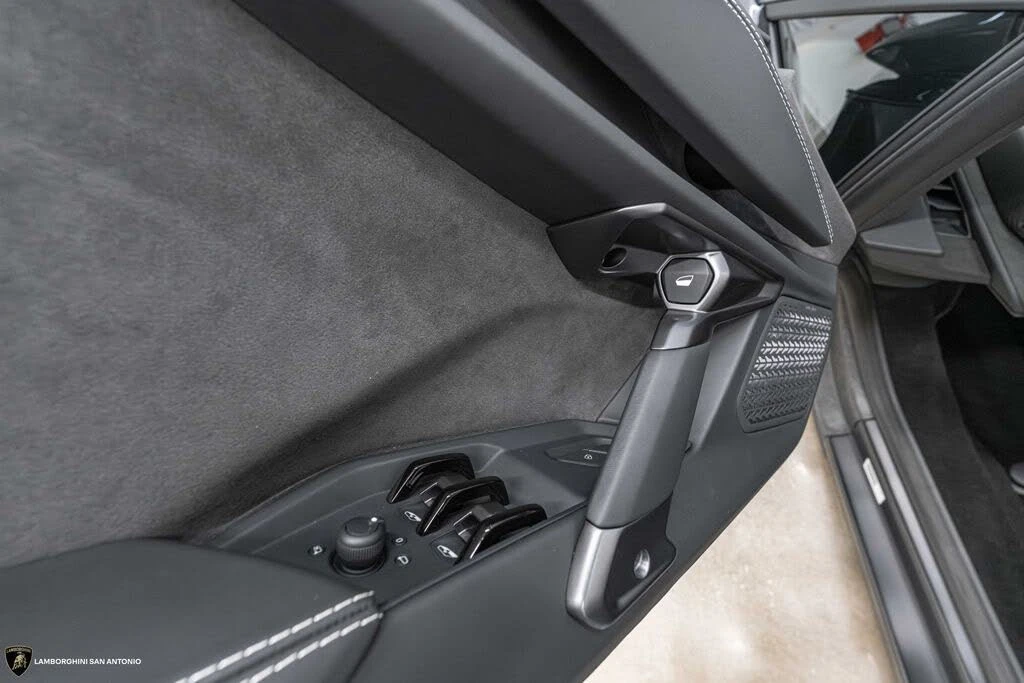 2026 Lamborghini Revuelto - Image 31 of 31