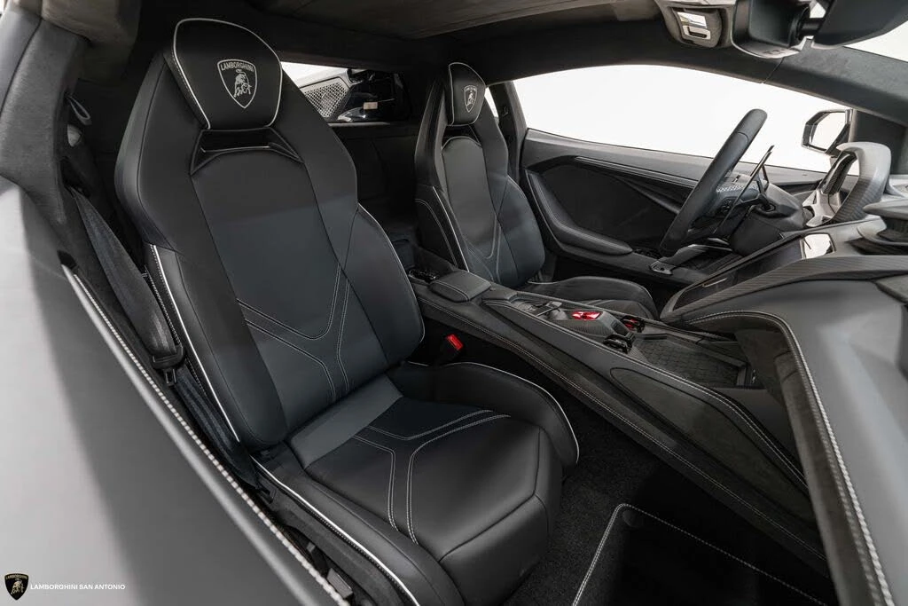 2026 Lamborghini Revuelto - Image 25 of 31