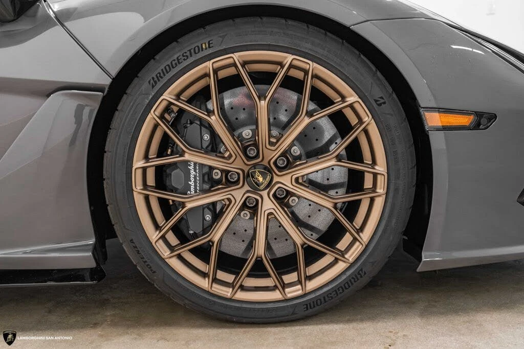 2026 Lamborghini Revuelto - Image 9 of 31