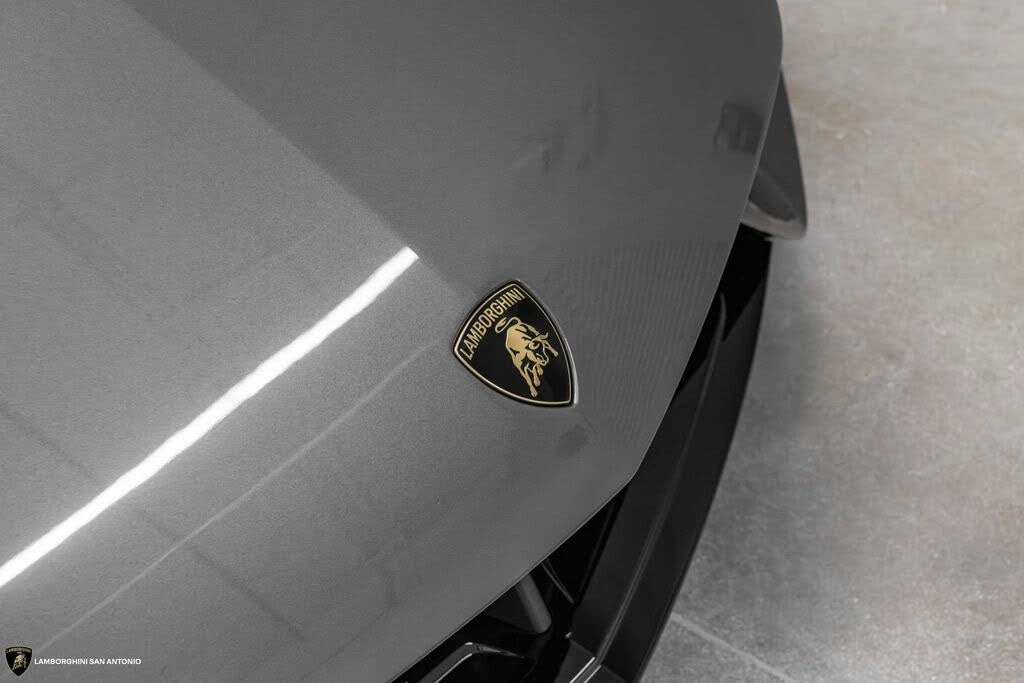 2026 Lamborghini Revuelto - Image 15 of 31