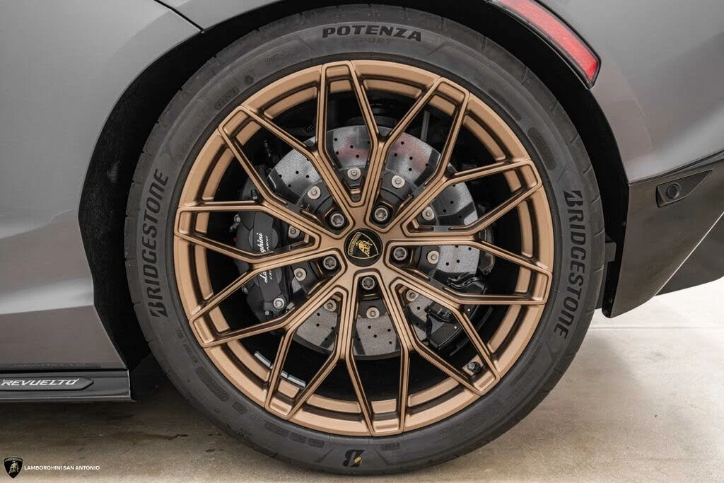 2026 Lamborghini Revuelto - Image 7 of 31