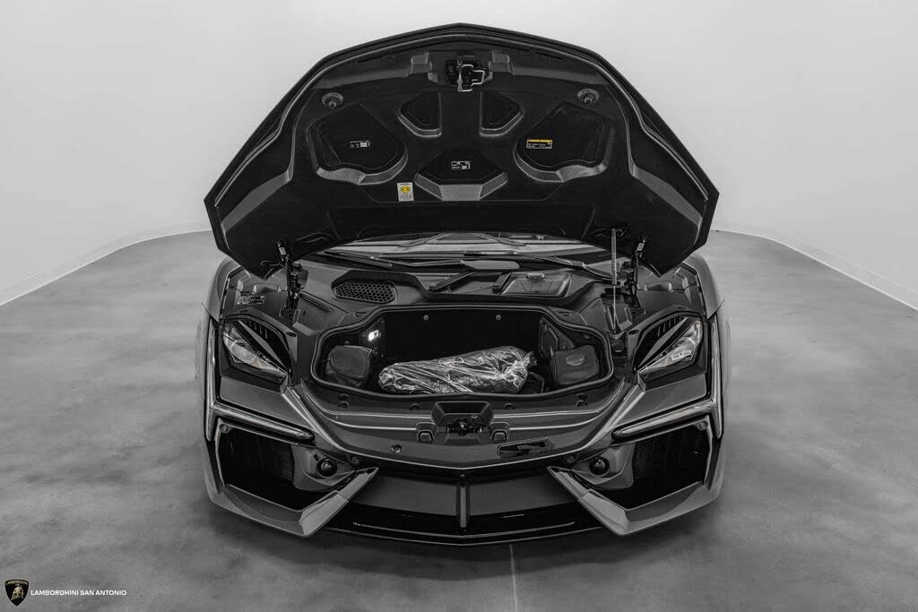 2026 Lamborghini Revuelto - Image 11 of 31