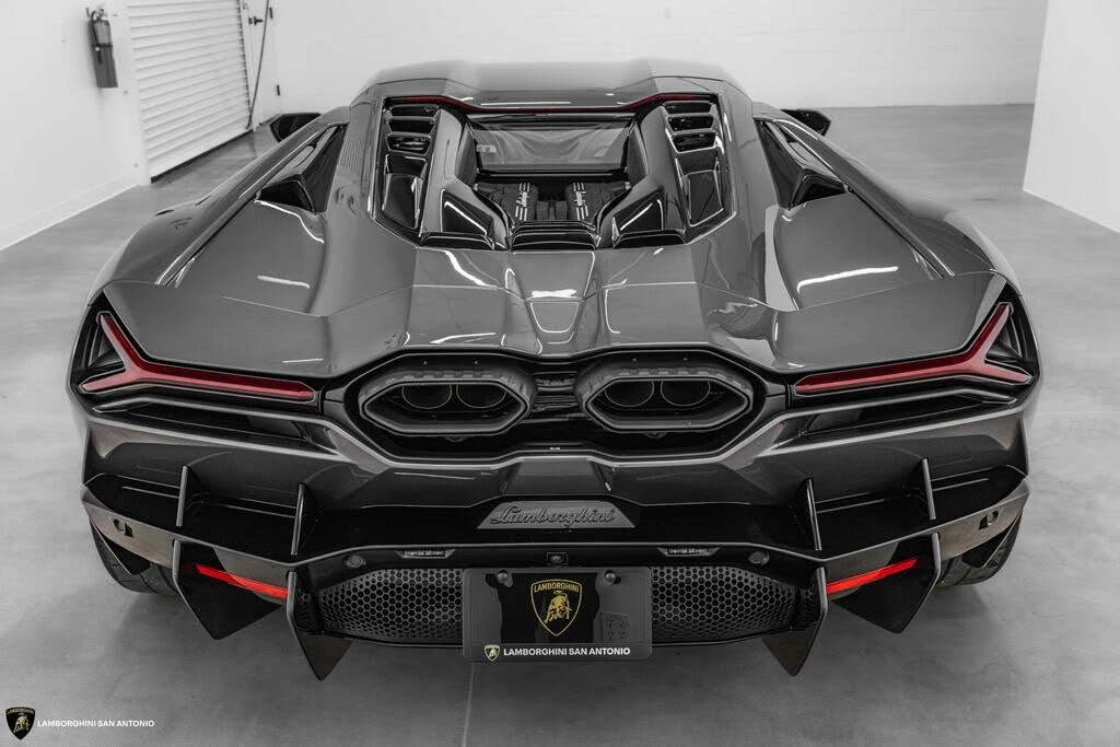 2026 Lamborghini Revuelto - Image 17 of 31