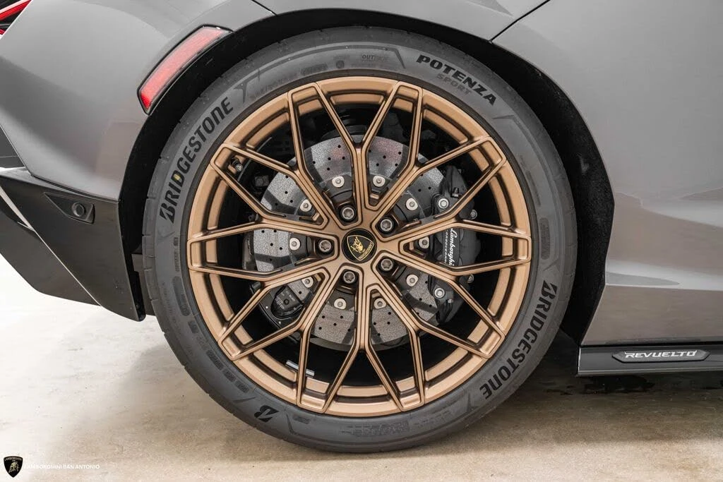 2026 Lamborghini Revuelto - Image 8 of 31