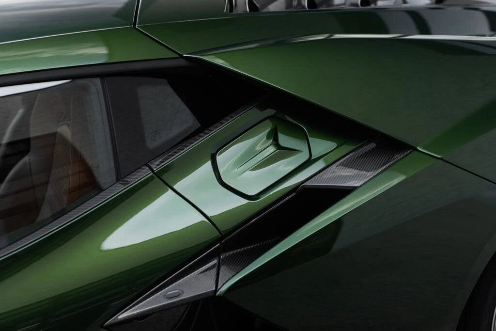2026 Lamborghini Revuelto - Image 10 of 31
