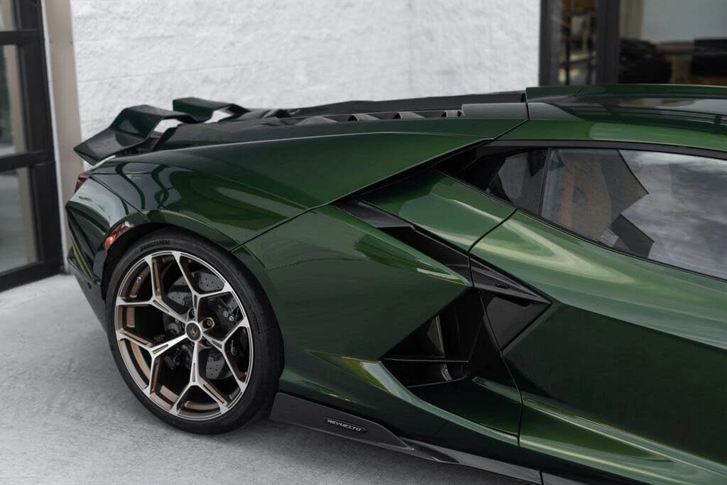 2026 Lamborghini Revuelto - Image 22 of 31