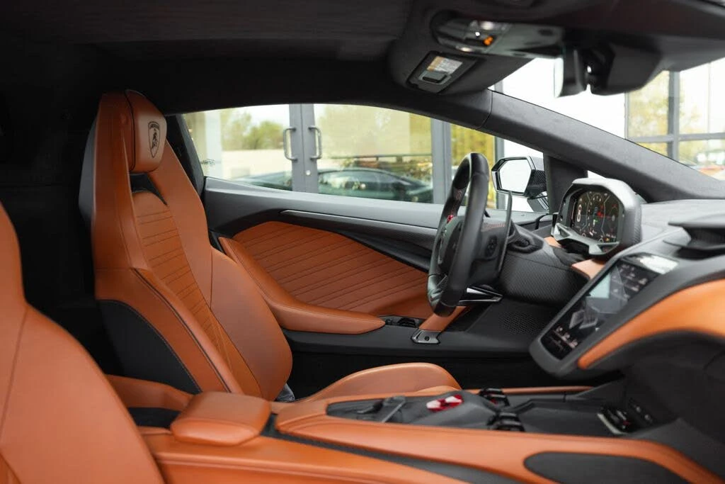 2026 Lamborghini Revuelto - Image 28 of 31