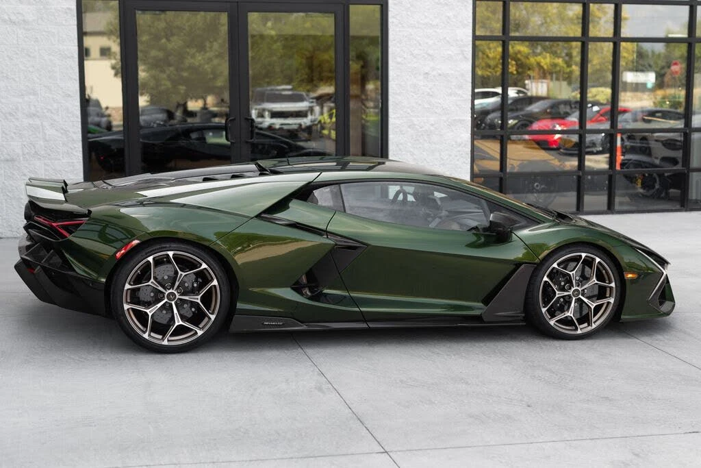 2026 Lamborghini Revuelto - Image 21 of 31