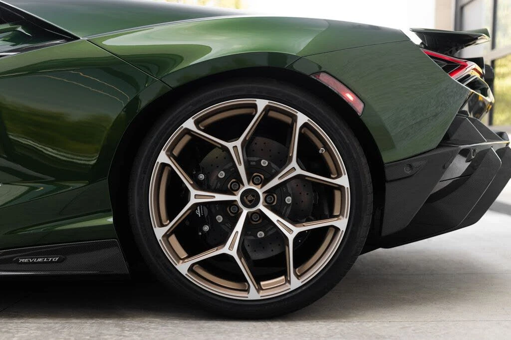 2026 Lamborghini Revuelto - Image 8 of 31