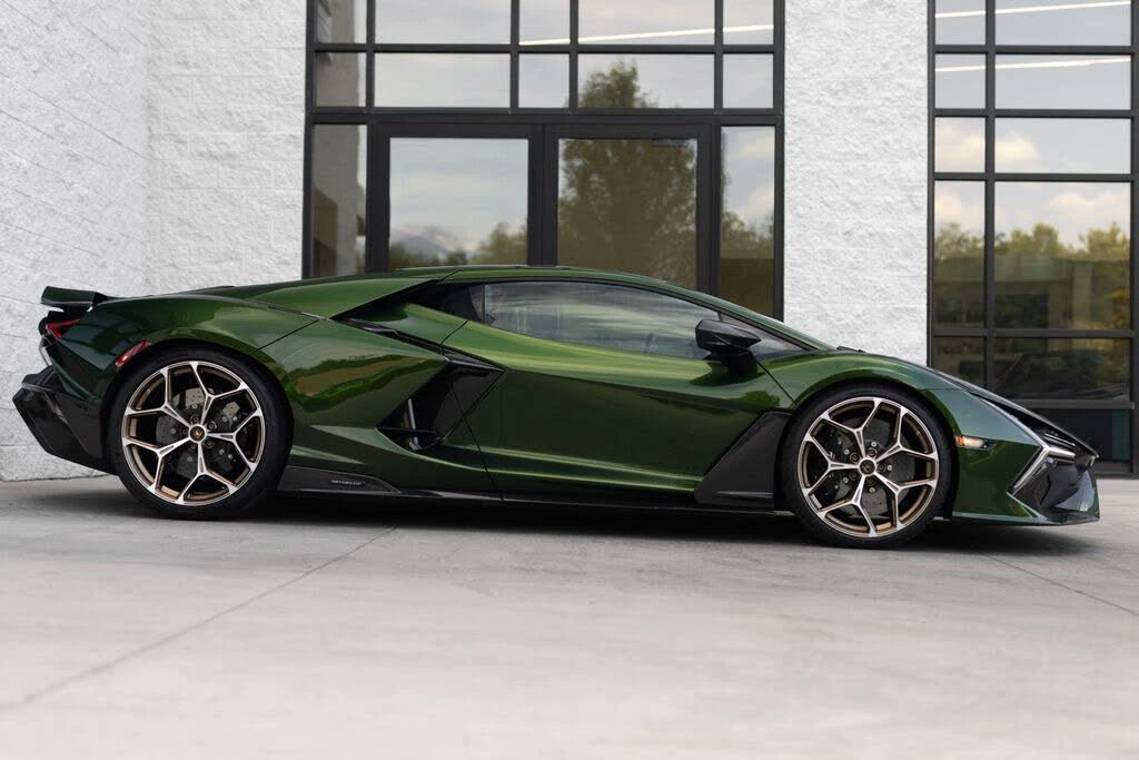 2026 Lamborghini Revuelto - Image 5 of 31