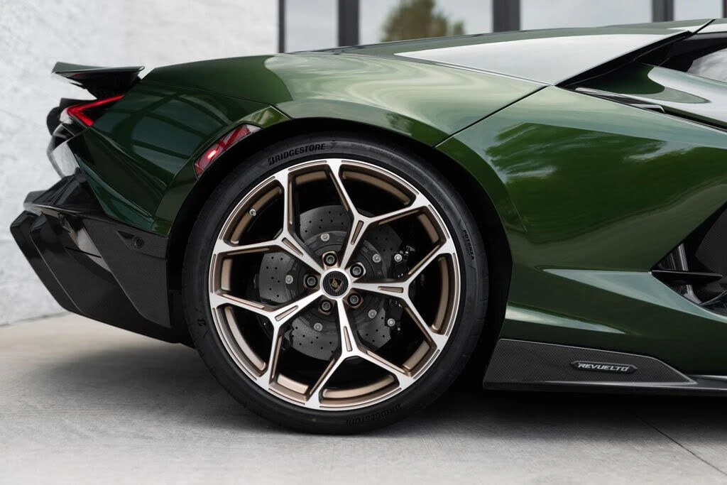 2026 Lamborghini Revuelto - Image 7 of 31
