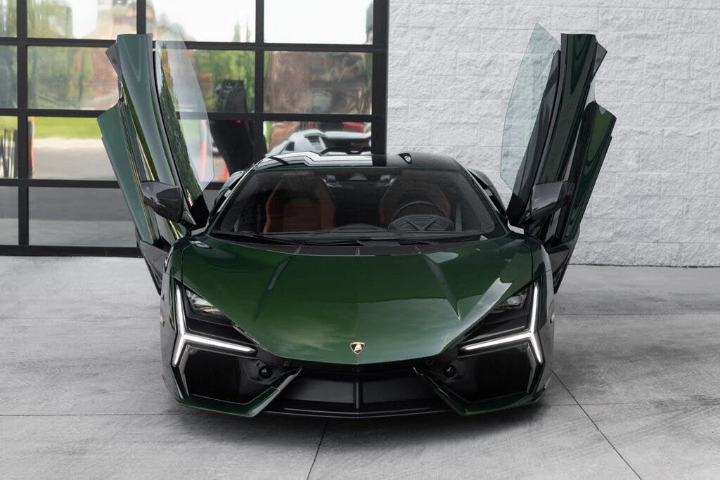 2026 Lamborghini Revuelto - Image 24 of 31