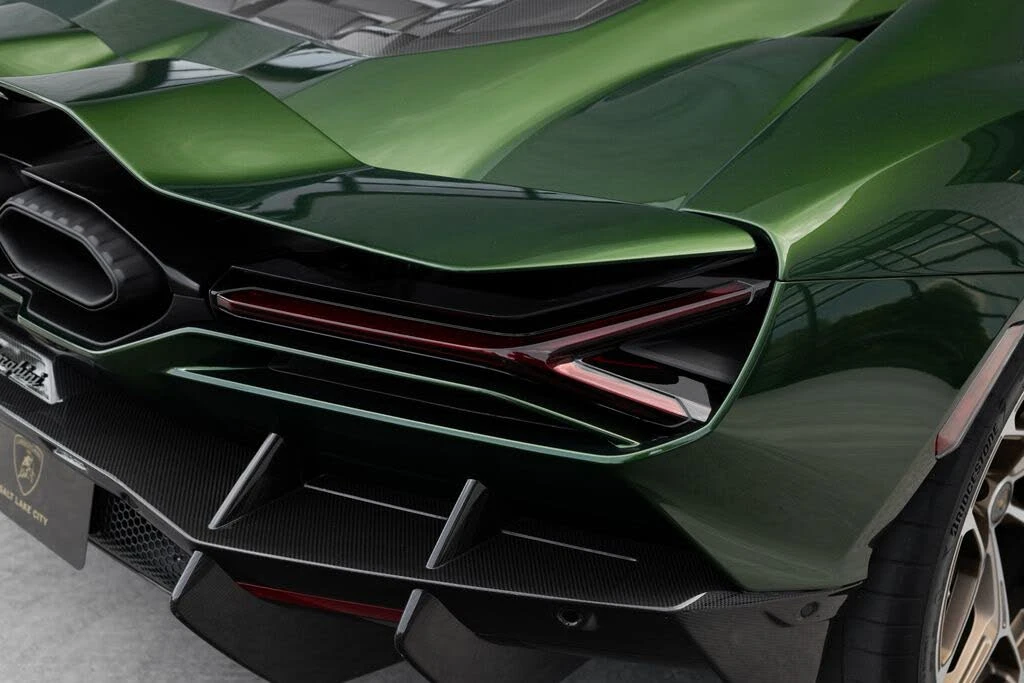 2026 Lamborghini Revuelto - Image 18 of 31