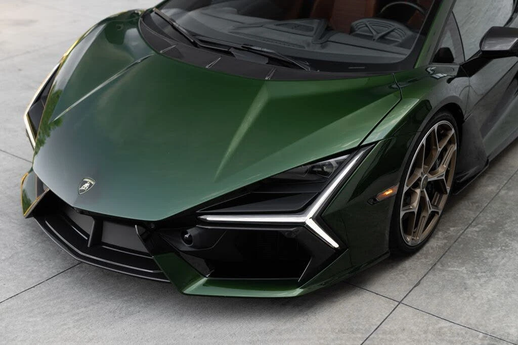 2026 Lamborghini Revuelto - Image 15 of 31
