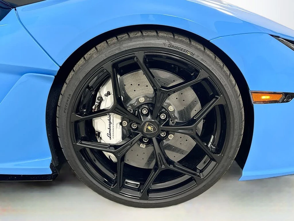 2026 Lamborghini Revuelto - Image 11 of 31