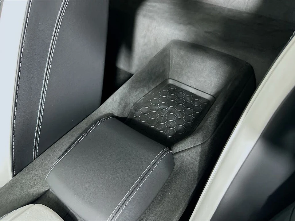 2026 Lamborghini Revuelto - Image 31 of 31