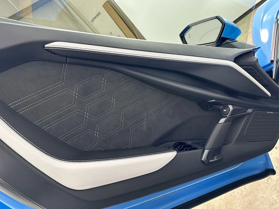2026 Lamborghini Revuelto - Image 17 of 31