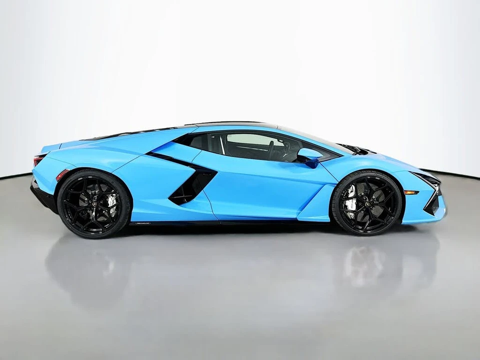 2026 Lamborghini Revuelto - Image 4 of 31