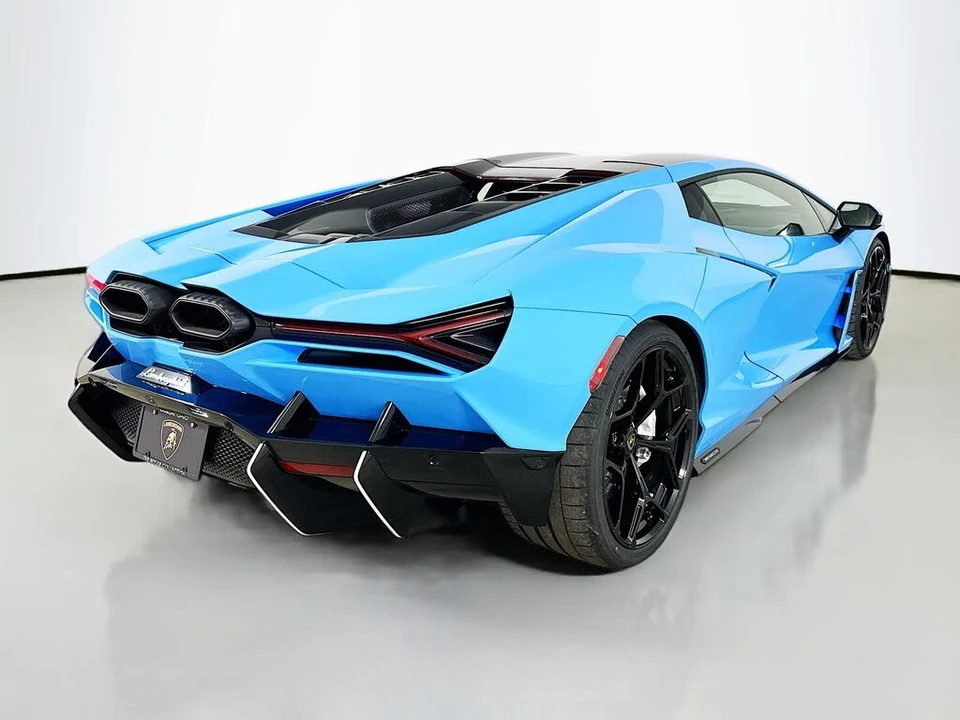 2026 Lamborghini Revuelto - Image 5 of 31