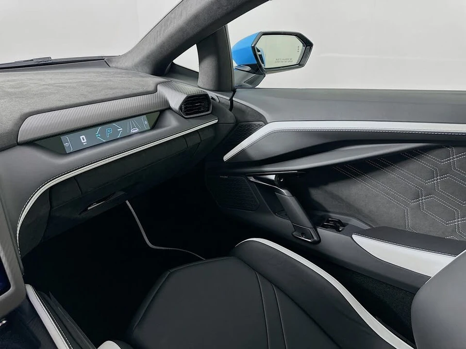 2026 Lamborghini Revuelto - Image 24 of 31