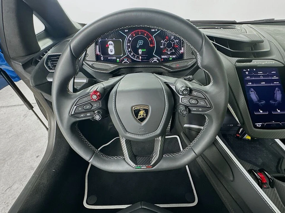 2026 Lamborghini Revuelto - Image 16 of 31