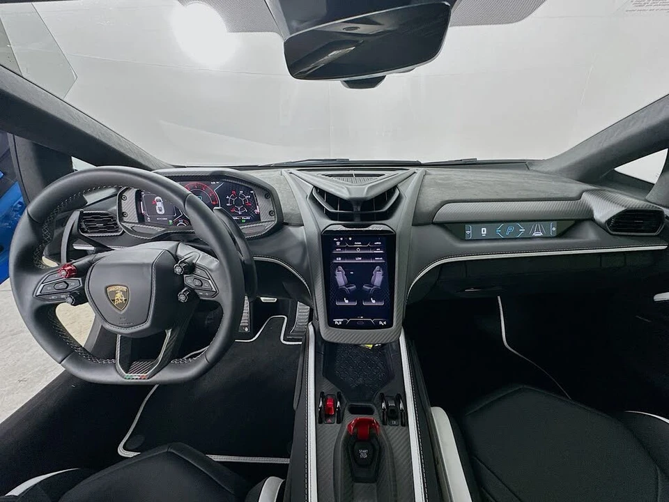 2026 Lamborghini Revuelto - Image 15 of 31