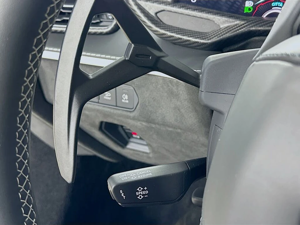 2026 Lamborghini Revuelto - Image 21 of 31