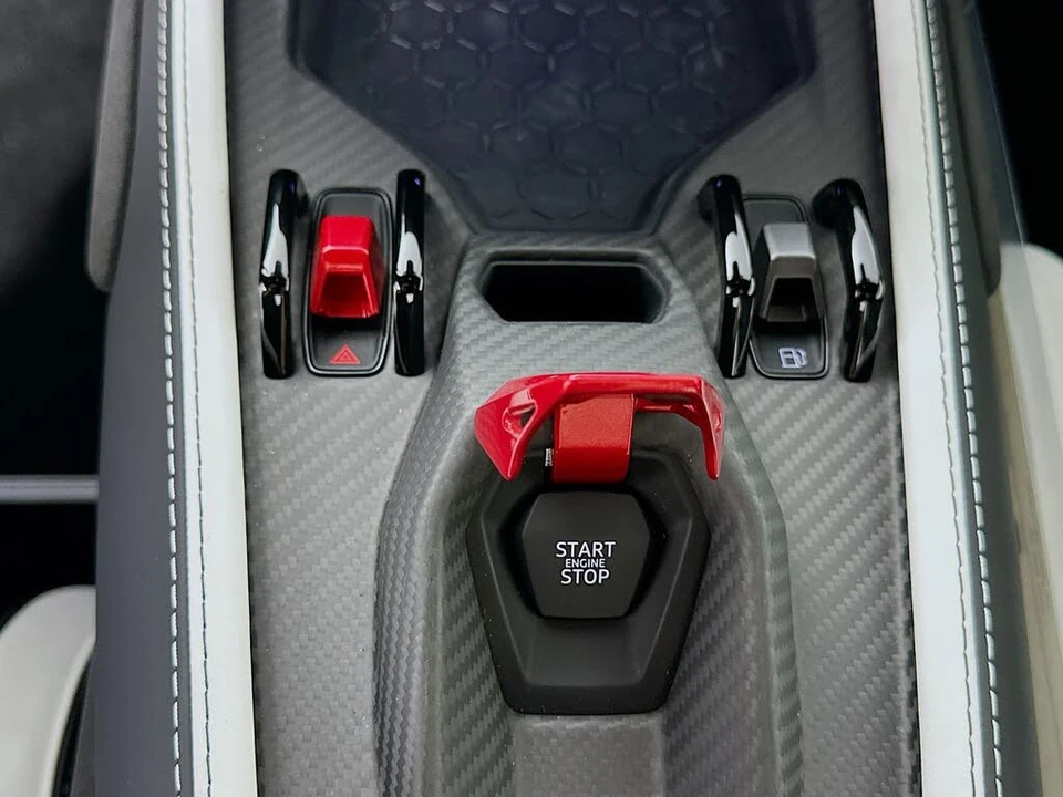 2026 Lamborghini Revuelto - Image 30 of 31