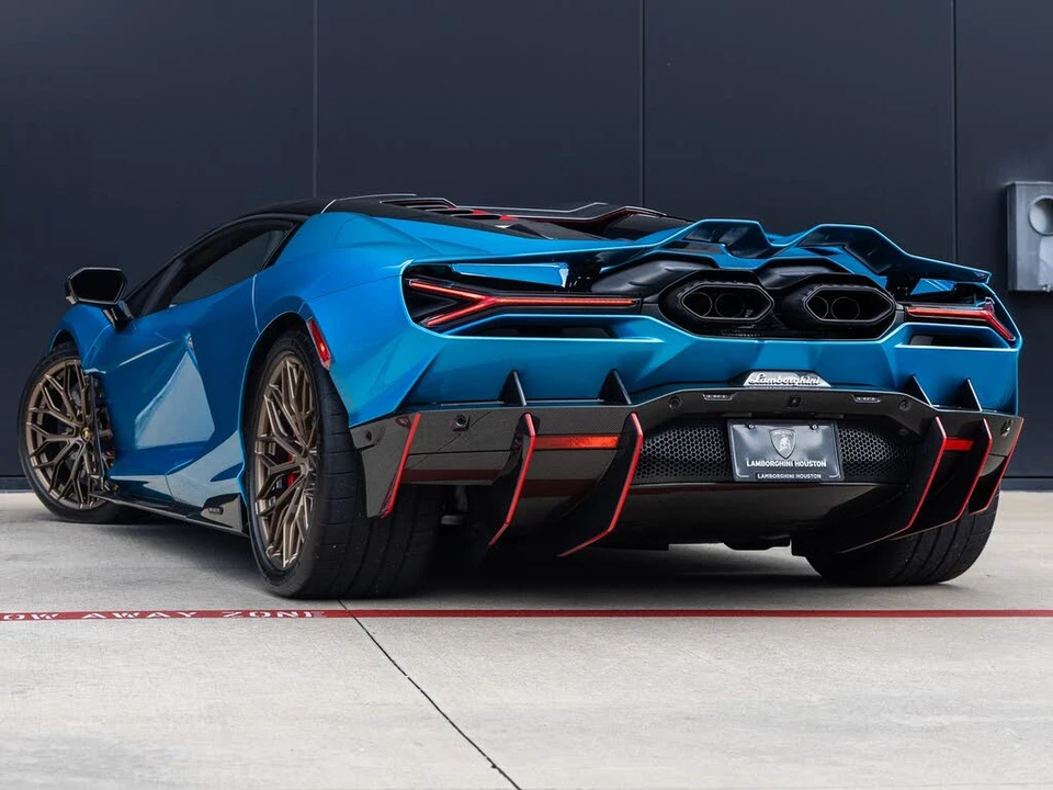 2026 Lamborghini Revuelto - Image 7 of 31