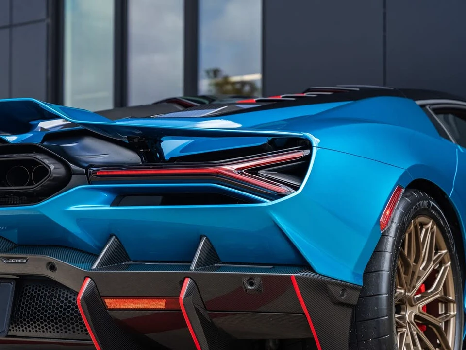 2026 Lamborghini Revuelto - Image 17 of 31