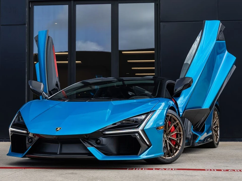 2026 Lamborghini Revuelto - Image 2 of 31