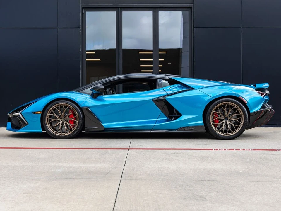 2026 Lamborghini Revuelto - Image 10 of 31
