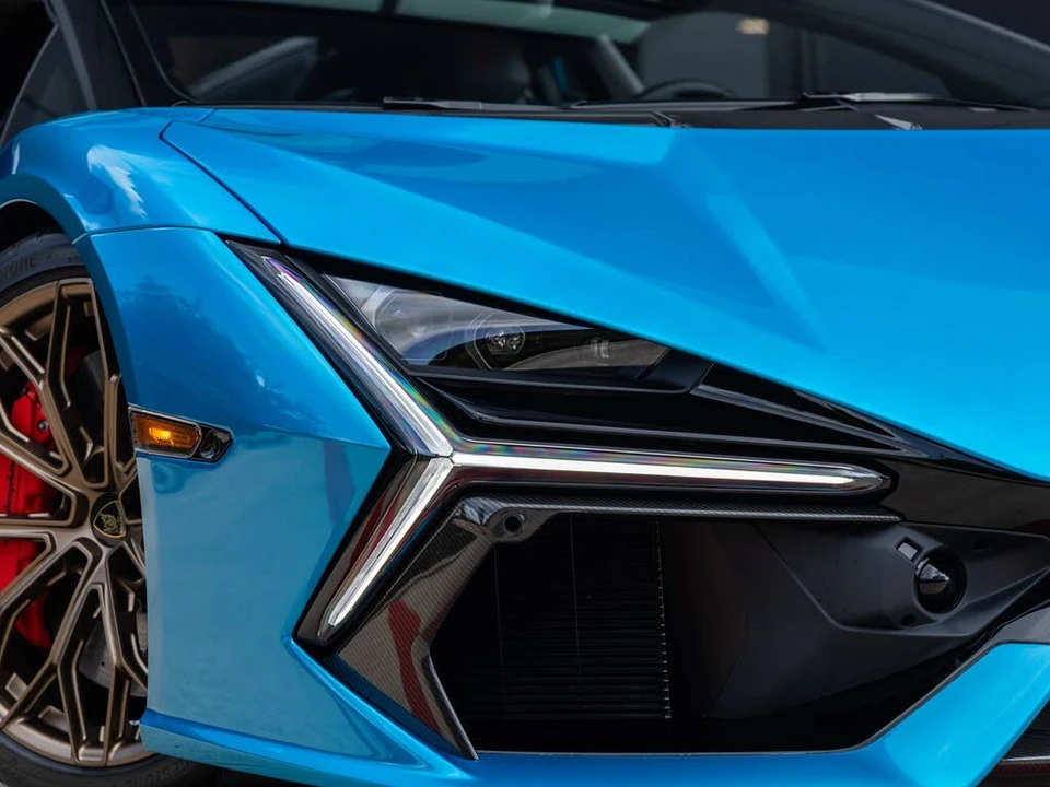 2026 Lamborghini Revuelto - Image 29 of 31