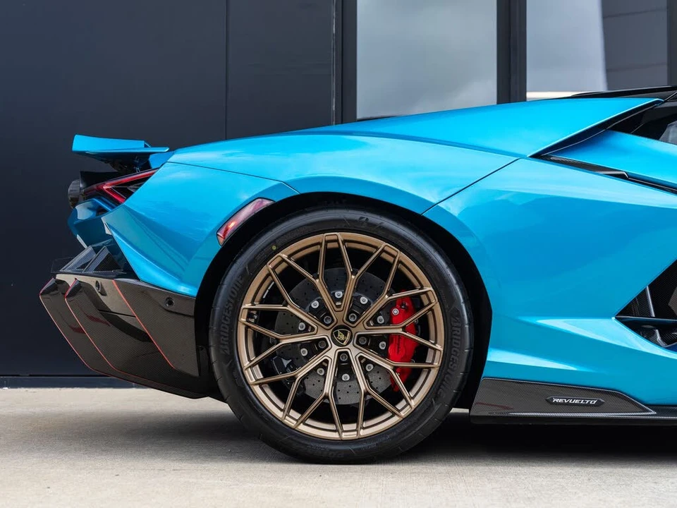 2026 Lamborghini Revuelto - Image 30 of 31