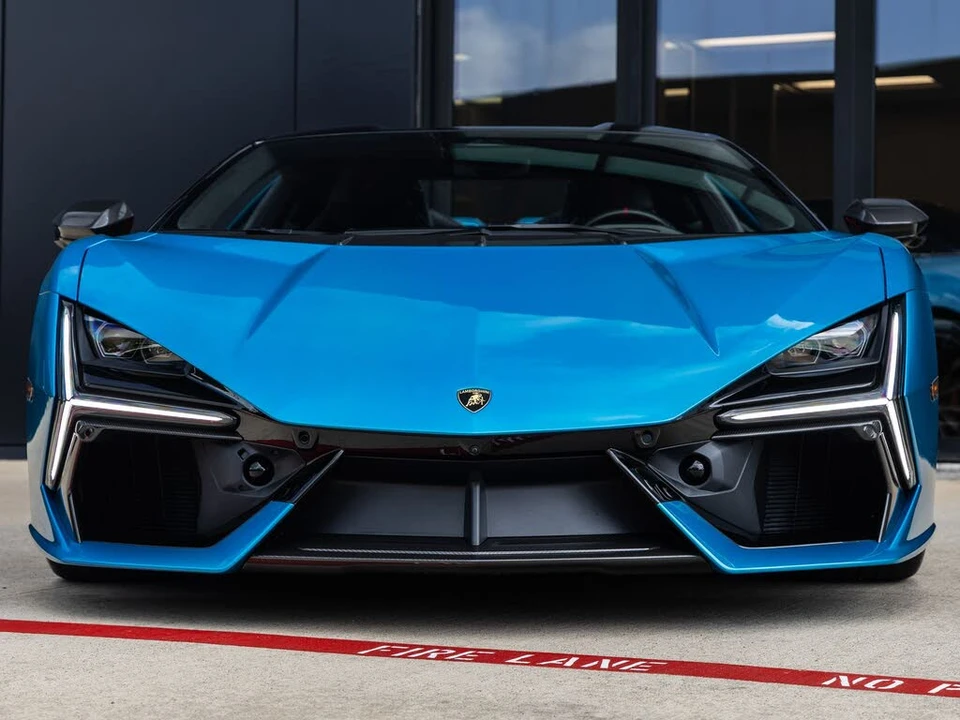 2026 Lamborghini Revuelto - Image 5 of 31