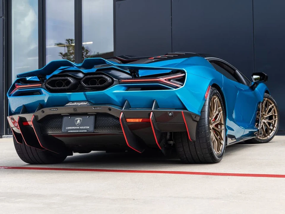2026 Lamborghini Revuelto - Image 9 of 31
