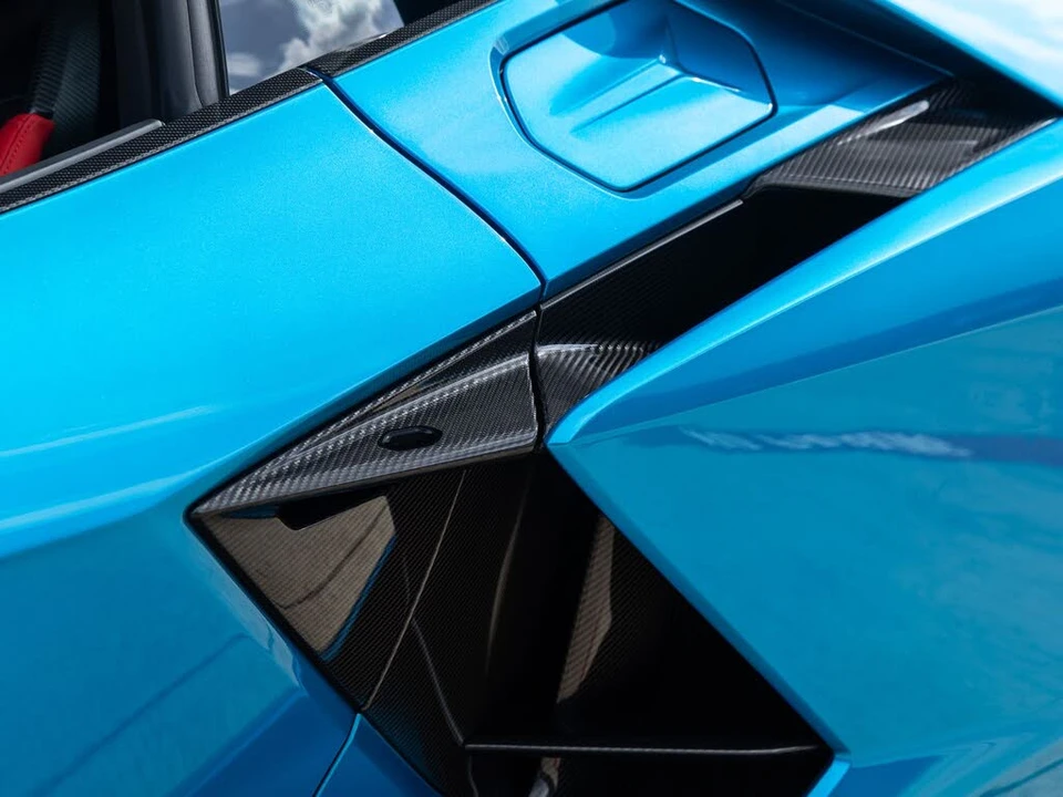 2026 Lamborghini Revuelto - Image 21 of 31