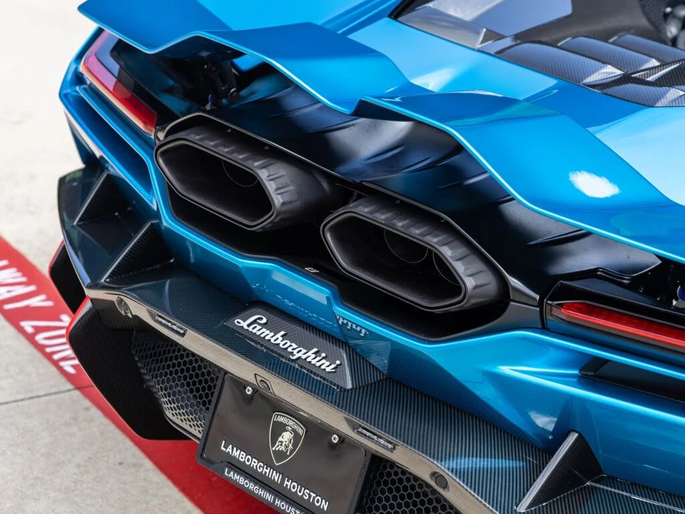2026 Lamborghini Revuelto - Image 18 of 31
