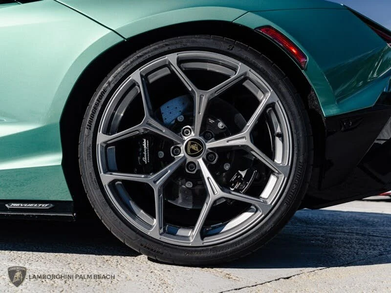2026 Lamborghini Revuelto - Image 21 of 22