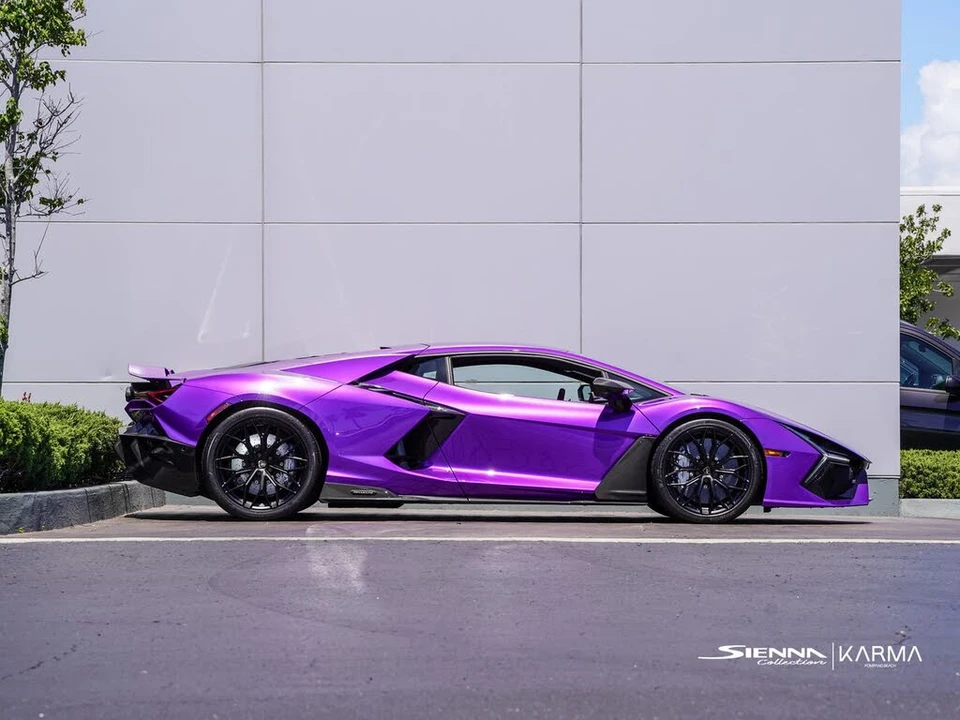 2026 Lamborghini Revuelto - Image 18 of 31