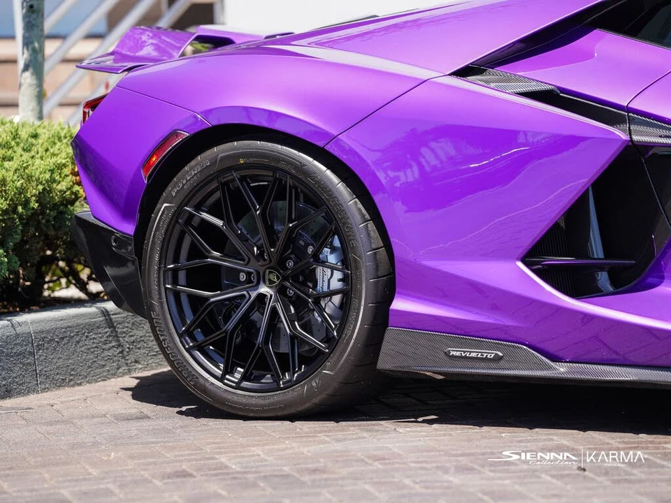 2026 Lamborghini Revuelto - Image 22 of 31