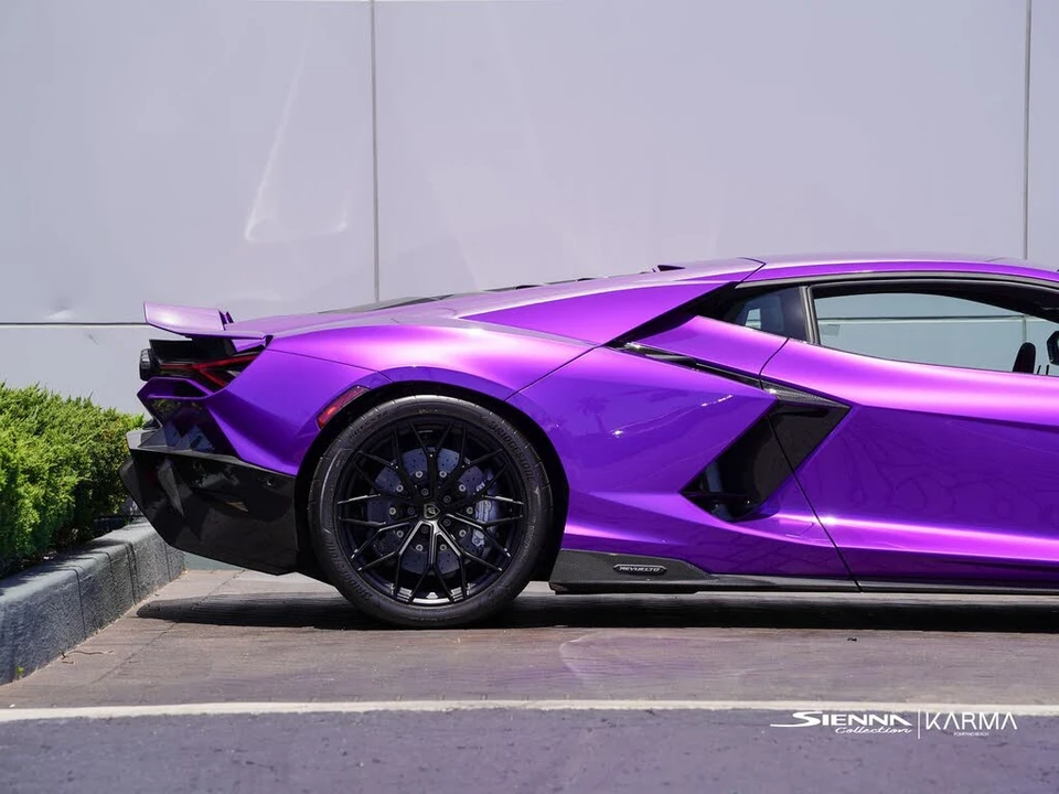 2026 Lamborghini Revuelto - Image 19 of 31