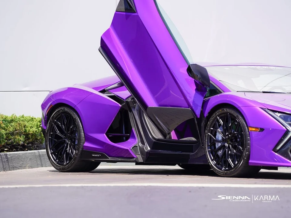 2026 Lamborghini Revuelto - Image 29 of 31