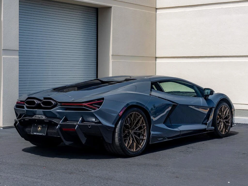 2026 Lamborghini Revuelto - Image 8 of 29